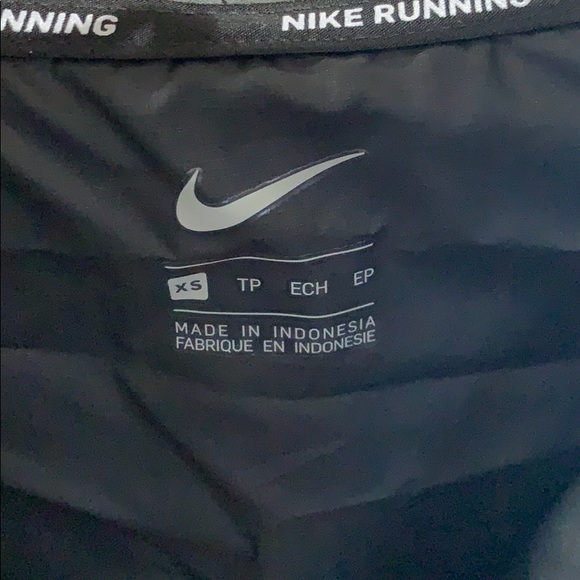 Nike Essential Water Repellent Hooded Run jacket - Picture 12 of 12